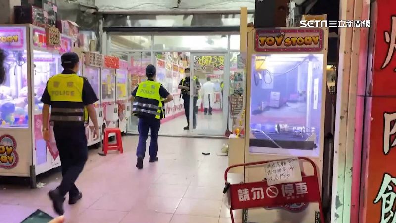不滿吵架被勸　酒醉友人助陣砸車毆人