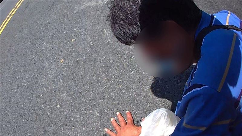 男熱暈臉貼地遭灼傷　送醫不忘一碗冰
