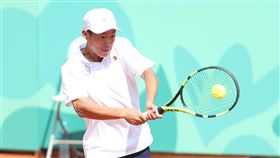 關鍵失誤多青奧網球男雙吞敗　曾俊欣再拚男單青奧中華網球好手曾俊欣、何承叡，8日（當地時間）男雙首戰碰地主阿根廷隊，首盤關鍵時刻失誤過多，終場以5比7、2比6吞敗；男雙雖被淘汰，曾俊欣（圖）男單繼續拚。中央社記者張新偉布宜諾斯艾利斯攝　107年10月9日