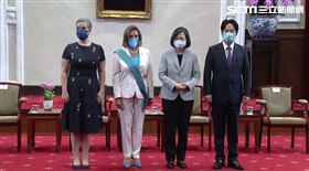 蔡英文於總統府會見裴洛西贈勳、致詞、合影