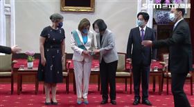 蔡英文於總統府會見裴洛西贈勳、致詞、合影
