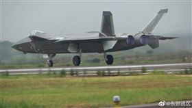 東部戰區曝「台灣周邊最新演訓影片」！殲-20戰機登場（圖／翻攝自東部戰區微博）