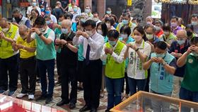 林佳龍母雞帶小雞拜廟　曾進益秘密武器搶鏡