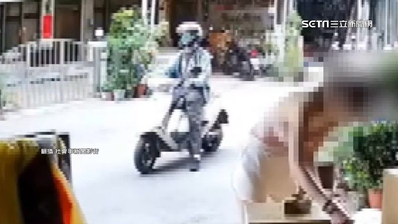 騎士緊盯女子胸部調戲　遭鐵棍驅趕