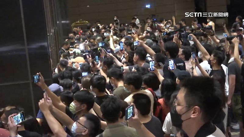 女粉絲倒賣藝人航班訊息　慘被判7個月