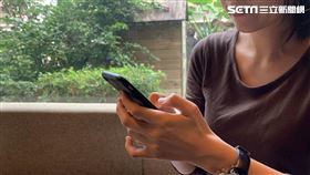 圖／記者谷庭攝,用手機,滑手機