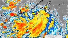 吳聖宇表示，東沙島海面的擾動96W慢慢有點樣子了。（圖／翻攝自吳聖宇臉書）