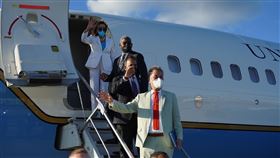 裴洛西離台親切舉動曝光。（圖／外交部提供）