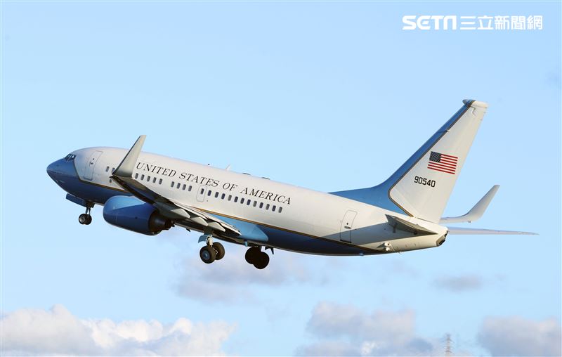 裴洛西旋風來訪18：01專機起飛離台。（記者邱榮吉/攝影）