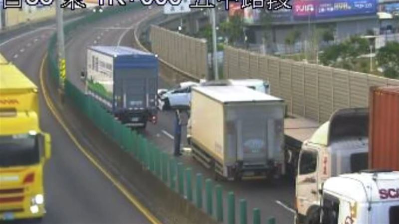 台88連環車禍4連撞　車流一度紫爆