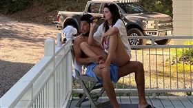 ▲珍娜（Kendall Jenner）在限時動態中發出和布克（Devin Booker）的親密合照。（圖／翻攝自珍娜IG限時動態）