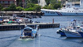 共軍東部外海軍演  花蓮漁船正常進出中共4日起於台灣周邊海域軍演，海巡署巡防艦停靠港內，4日上午花蓮港內漁船、賞鯨船維持正常進出。中央社記者張祈攝  111年8月4日