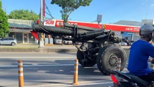 裴洛西離台後　路上見「整排榴彈砲」