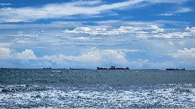 中共軍演  高雄旗津港內商船增加（1