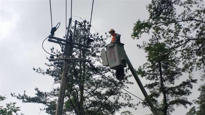 新／疑雷擊釀禍　大里2363戶停電