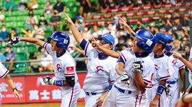 中華隊以懸殊比數擊敗多明尼加，下戰將碰強敵美國。（圖／棒協提供）