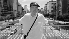 兩性作家H（陳鴻儀）。（圖／翻攝自臉書）