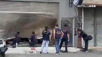 茶行遭尋仇！嫌開車撞鐵捲門狠揍2人