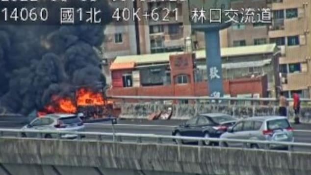 新／國1五楊高架火燒車！小貨車狂燒