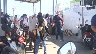 中共軍演小琉球海域拉警報　遊客照玩