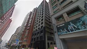 鬼月談凶宅／高雄竟有「類」凶宅？左營大樓賠售72萬脫手。（圖／翻攝自Google　Maps）