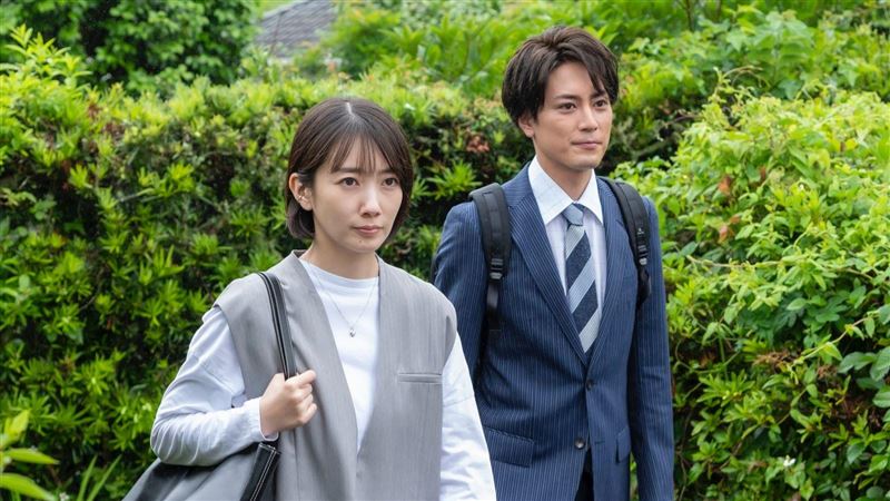 女星工作太累　竟直接睡進男同事家