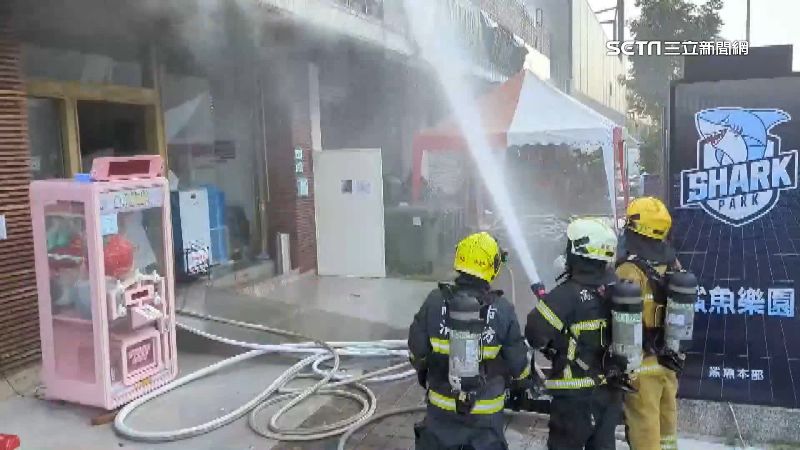 楠梓火舌掃整排8間店面！幸無人傷亡