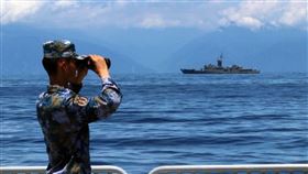 陸媒流傳一張照片，內容是解放軍直逼花蓮海岸線。（圖／翻攝自人民日報）