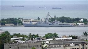 中共軍演  國軍巡防艦左營軍港靠泊待命（3）美國眾議院議長裴洛西訪台，中共宣布將在台灣周邊海域軍演，國防部發言人孫立方3日表示，國軍已加強戒備，並且嚴密監控台海周邊軍事動態，會堅決捍衛國家主權。圖為汾陽號巡防艦（舷號934）目前正靠泊高雄左營軍港內。中央社記者董俊志攝  111年8月3日