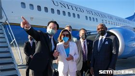 裴洛西離台親切舉動曝光。（圖／外交部提供）