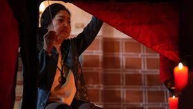 《民雄鬼屋》沛小嵐因過度迷信做出不可思議的行徑。（圖／采昌、馬棋朵提供）