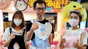 鄧佳華與店員合照（圖／翻攝自鄧佳華臉書）