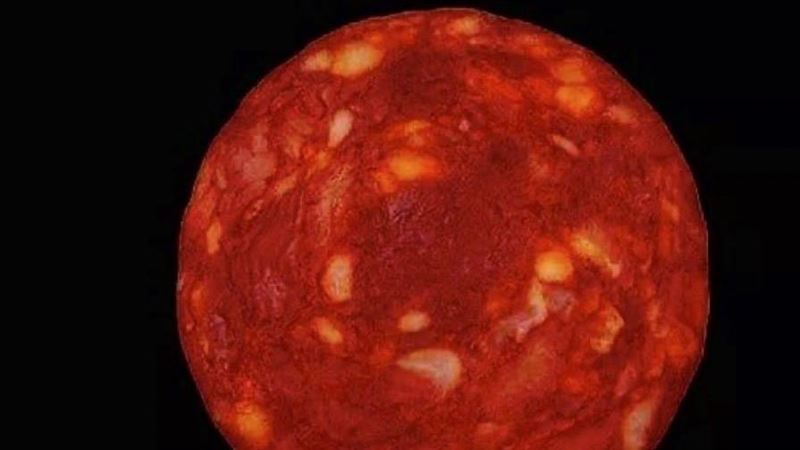 血紅色神秘星球照瘋傳　科學家被罵翻