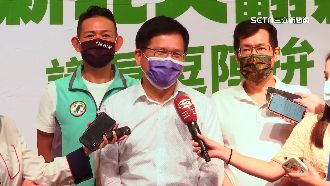 媽媽現身支持　林佳龍：到現場才知道