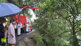 車禍,大埔,休旅車,滑落邊坡