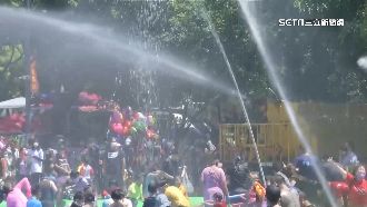 停辦一年回歸　大里潑水節8千人狂歡