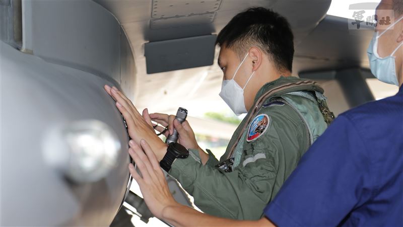 共艦入我領海假的！F16V掛飛彈曝