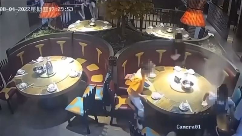 兒玩輪盤9秒害燙傷　網怒：女兒超衰