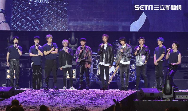 八三夭擔任五堅情小巨蛋演唱會嘉賓。（圖／記者楊澍攝影）