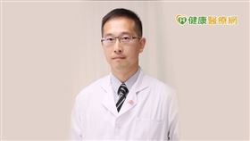 攝護腺癌的生長與男性荷爾蒙有關，因此「荷爾蒙抑制療法」在攝護腺癌的治療中扮演相當重要的角色。(圖/林口長庚醫院泌尿腫瘤科主任虞凱傑醫師)