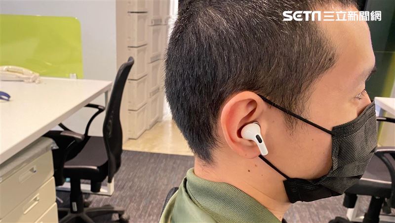 他耳朵癢又悶 醫驚「1習慣」惹禍：發霉了