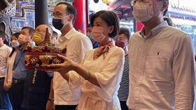 ▲ 國民黨嘉義縣長參選人王育敏與黨主席朱立倫。（圖／國民黨提供）