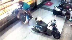 台南,暴衝,機車,櫥窗,店家,糕點行,
