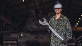 陸軍兵整中心裝配翻修廠登總匠人魂影片。(文總提供)