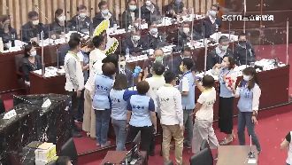 哪招？藍營議員質詢對陳其邁泡泡攻擊