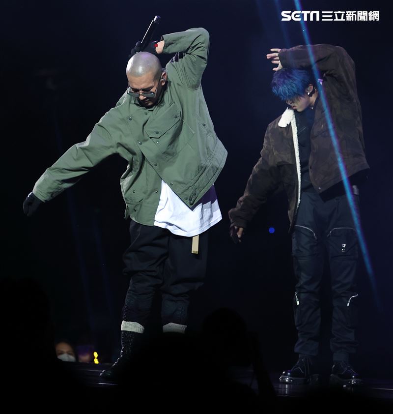 五堅情Moon Landing月面著陸演唱會，具俊曄驚喜現身小巨蛋，合體五堅情　。（記者邱榮吉/攝影）