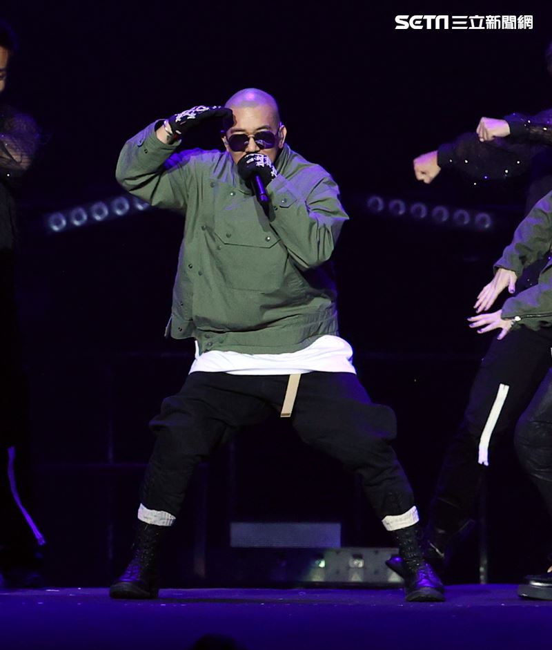 五堅情Moon Landing月面著陸演唱會，具俊曄驚喜現身小巨蛋，合體五堅情　。（記者邱榮吉/攝影）