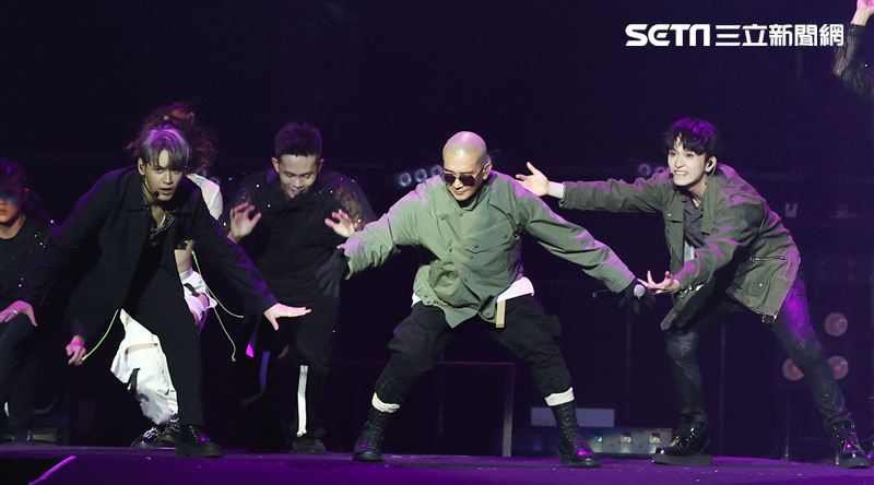五堅情Moon Landing月面著陸演唱會，具俊曄驚喜現身小巨蛋，合體五堅情　。（記者邱榮吉/攝影）