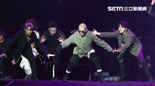 五堅情月面著陸演唱會具俊曄合體五堅情
