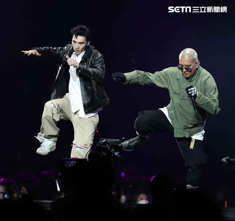 五堅情Moon Landing月面著陸演唱會，具俊曄驚喜現身小巨蛋，合體五堅情　。（記者邱榮吉/攝影）